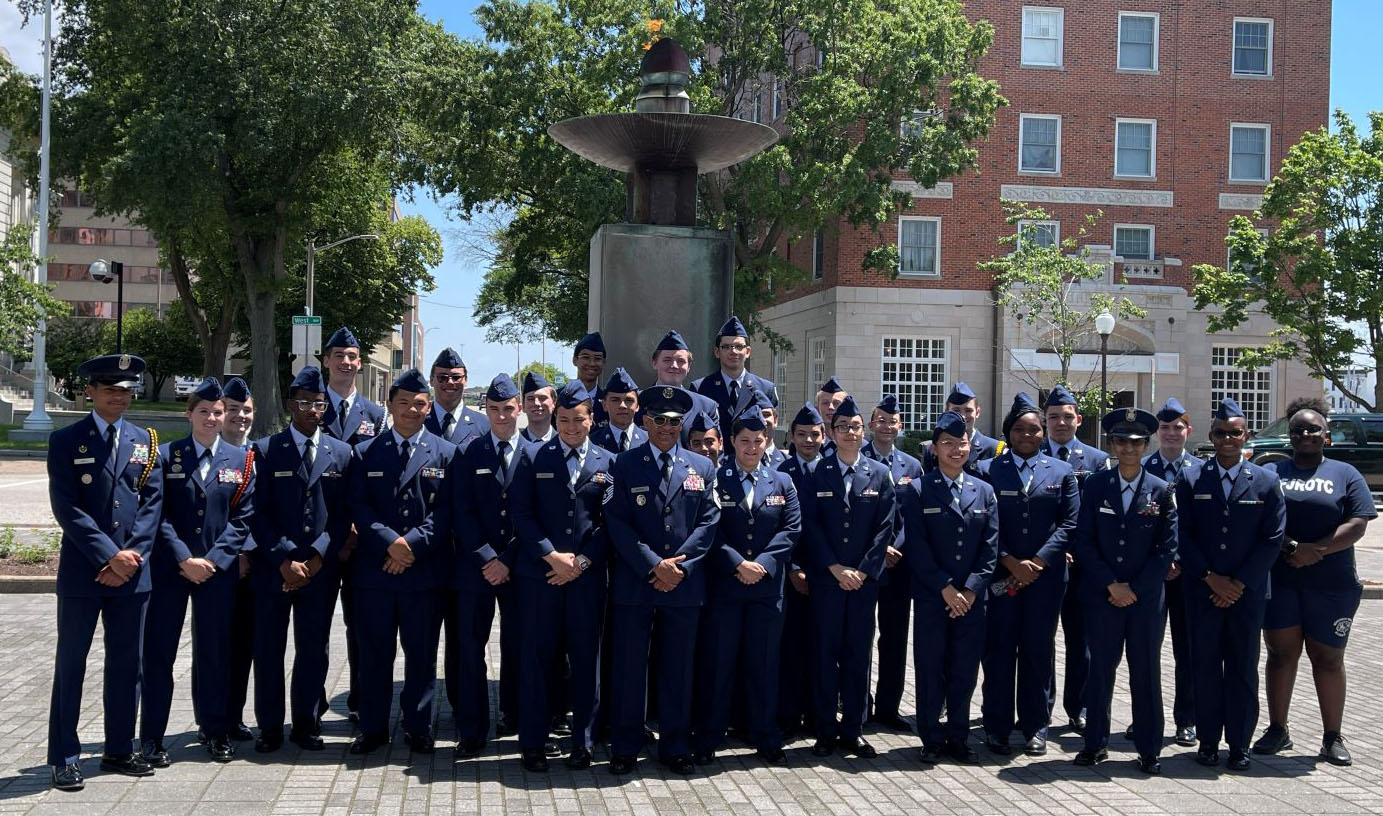 Menchville ROTC visited the Newport News Victory Arch.